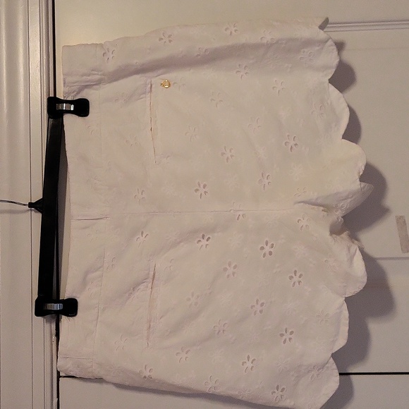 Pristine White shorts - Picture 9 of 10